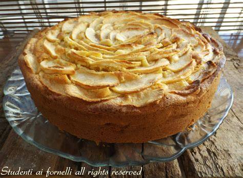Preparazione torta mele con mele stratificate