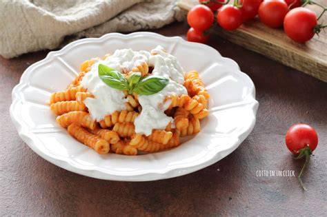pasta stracciatella pomodorini basilico