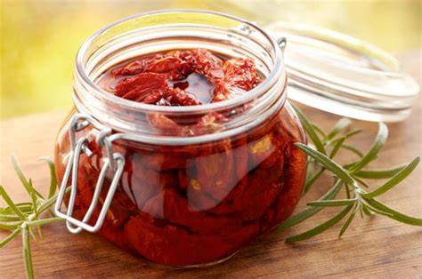 pomodori secchi sott’olio in barattolo