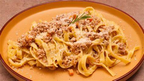 Tagliatelle al ragù bianco cremoso