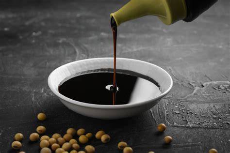 Bot­tilia di salsa di soia invecchiata