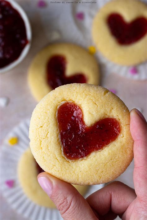 Biscotti cuore con confettura