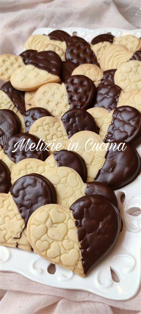 Assemblaggio biscotti con cuore