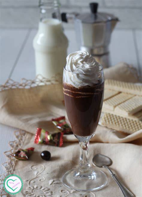 Caffè al cioccolato con panna