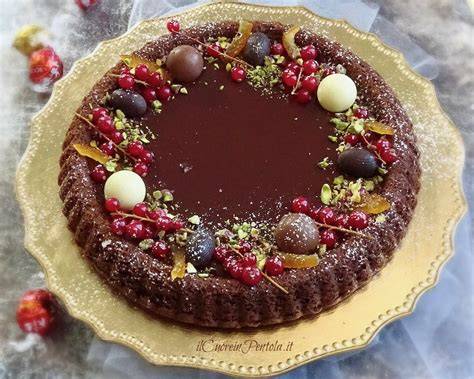 crostata morbida al cioccolato decorata