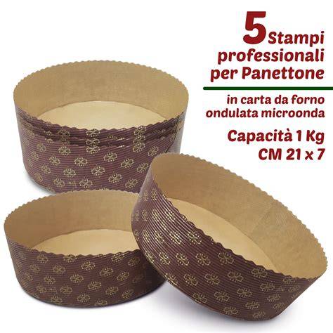 Stampo panettone rivestito con carta forno