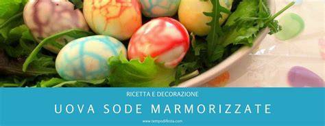 Uova sode marmorizzate con colori alimentari