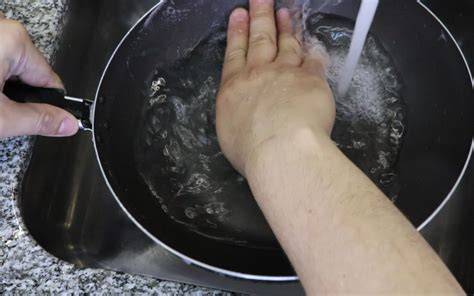 Come pulire e oliare un wok