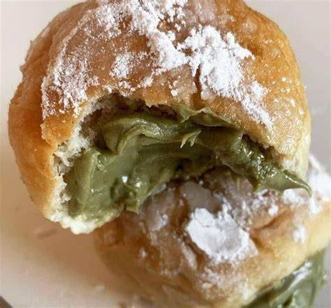 Bombolone fritto ripieno crema pistacchio
