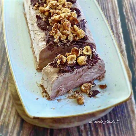 Semifreddo al cioccolato al latte affettato