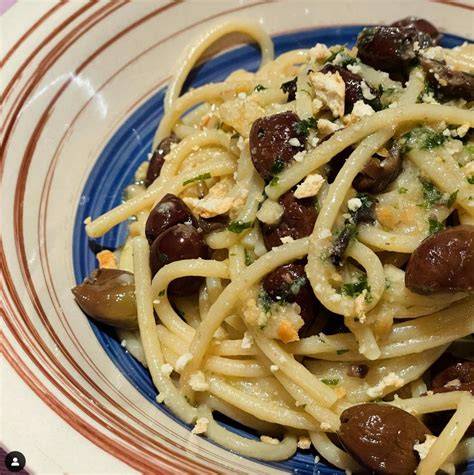 Spaghetti ricotta e olive taggiasche