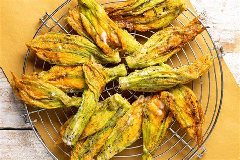 Fiori di zucca freschi puliti