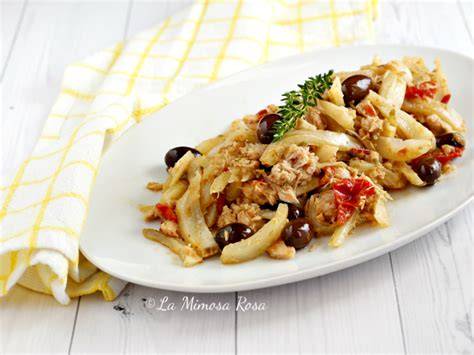 finocchi in padella con tonno capperi olive