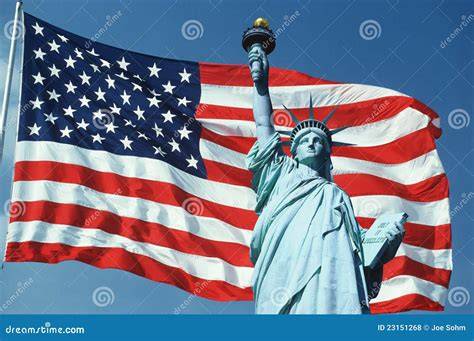 Statua della Libertà e bandiera americana