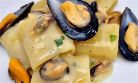 Paccheri cremosi con cozze e patate