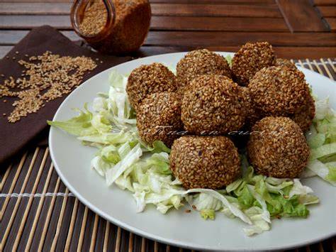 Polpette orientali speziate con sesamo