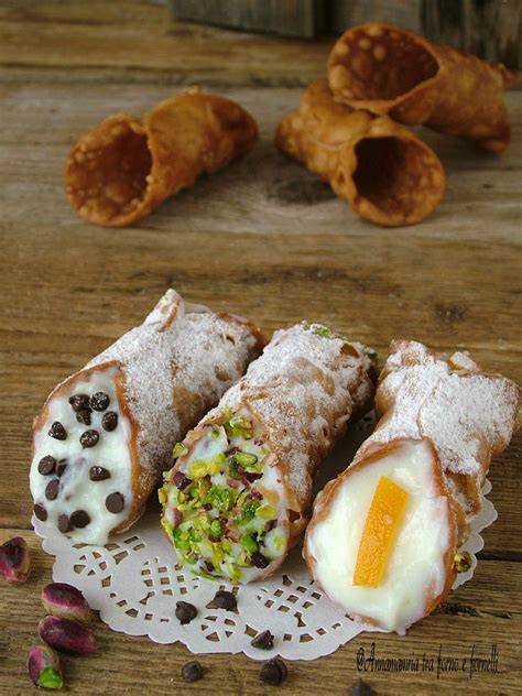 cannoli siciliani ripieni crema ricotta