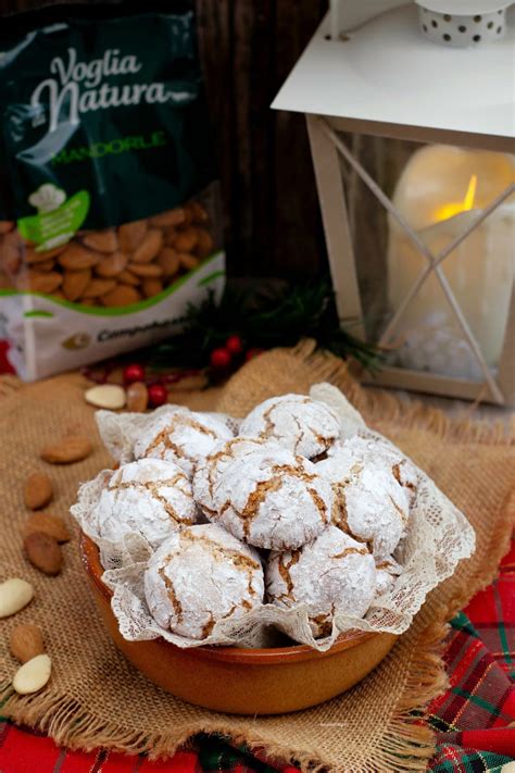 Amaretti piemontesi morbidi alle mandorle