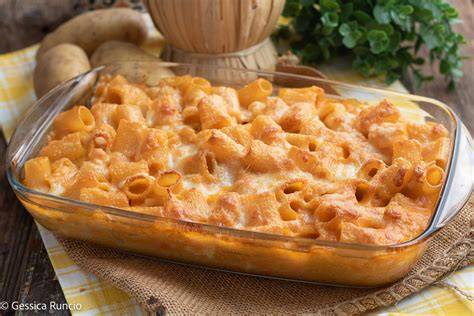 pasta e patate al forno prosciutto scamorza