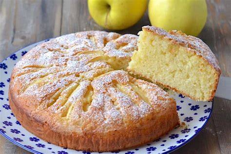 Fetta di torta mele yogurt soffice