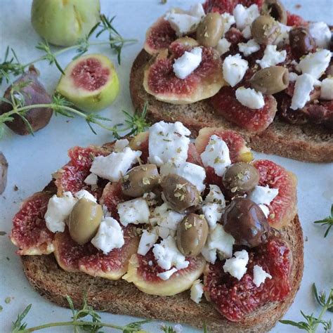 Bruschette con olive taggiasche e feta