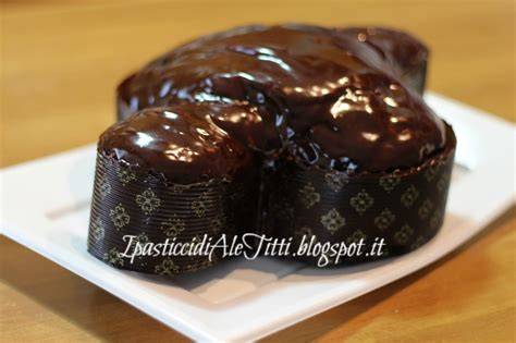 Glassa al cioccolato sulla colomba