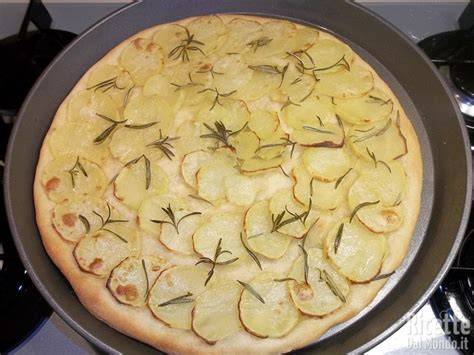 Pizza con patate e rosmarino