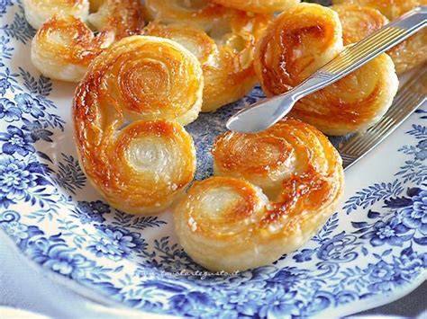 Prussiane di pasta sfoglia dorate