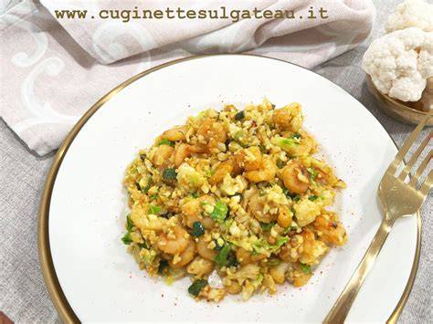 Riso di cavolfiore e zoodles di zucchine