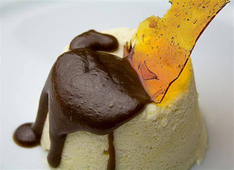 semifreddo vaniglia e salsa toffee