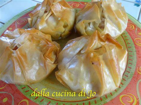 Chiusura dei cartocci di pasta