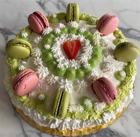torta di compleanno decorata
