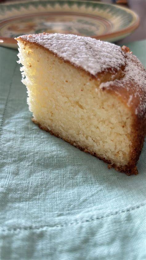 Fetta di torta soffice alla ricotta
