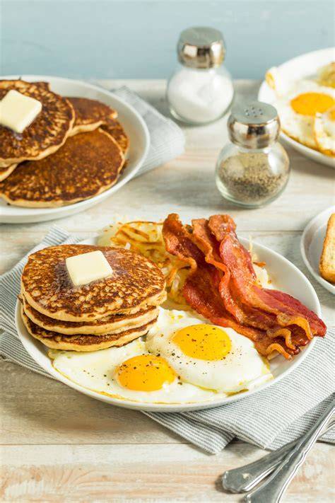 Brunch con uova bacon pancake Trento