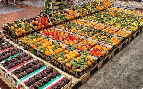Verdure di fine estate al mercato ortofrutticolo