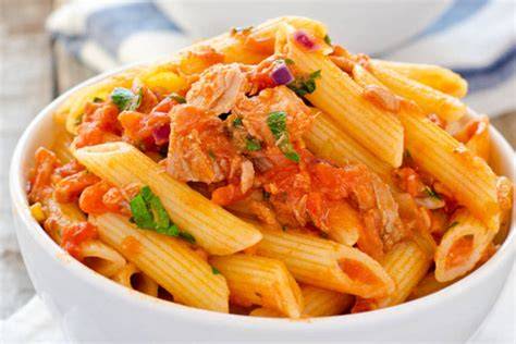 Pasta al tonno con sugo di pomodoro