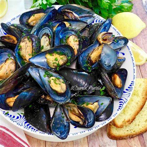 Impepata di cozze napoletana con pane