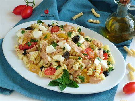 Insalata di pasta tonno pomodorini mozzarella