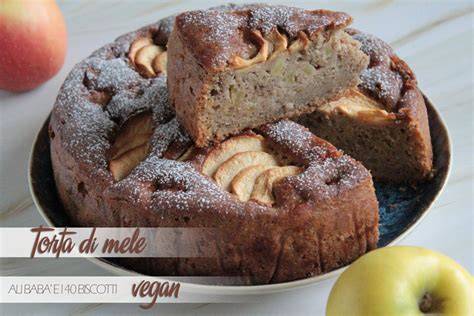 Preparazione torta vegan con mele affettate