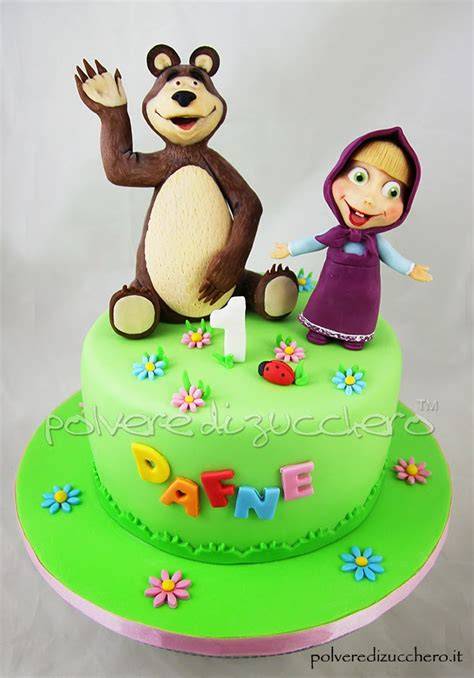 Torta di carote decorata Masha e Orso