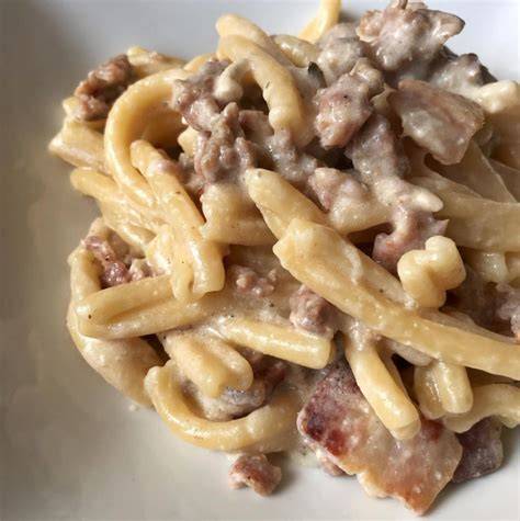 Caserecce siciliane con sugo di salsiccia