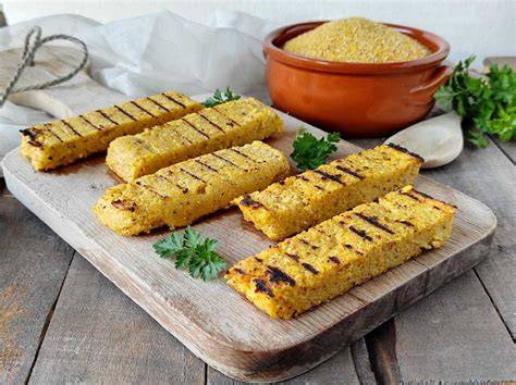 Fette di polenta grigliata croccante