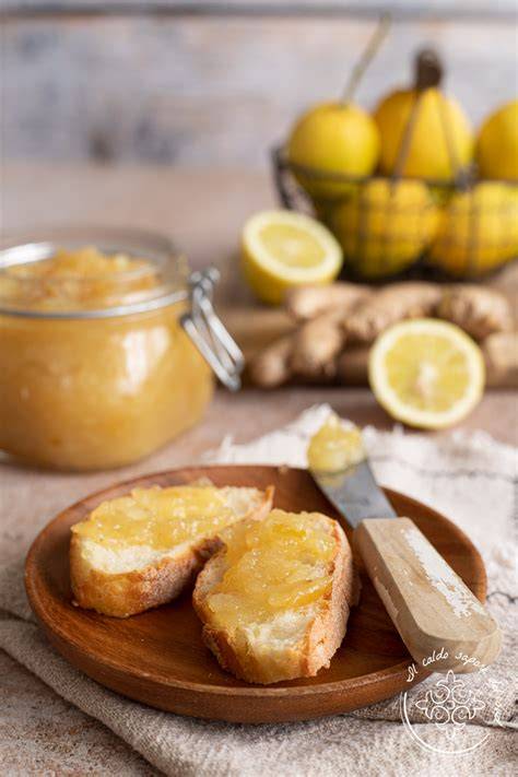 Limoni biologici e zenzero fresco