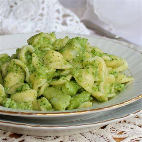Pasta con broccoli e orecchiette