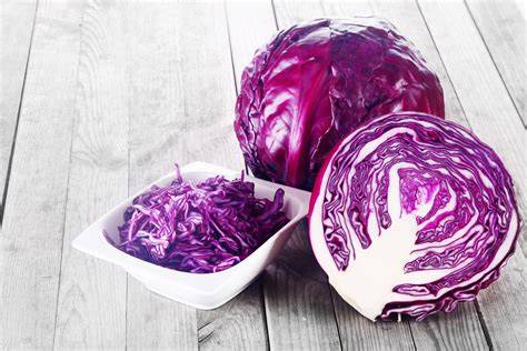 cavolo viola crudo tagliato