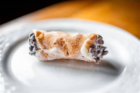 Primo piano cannolo siciliano croccante