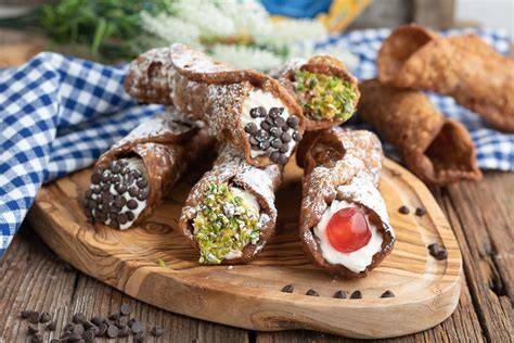 Banco di pasticceria con cannoli siciliani