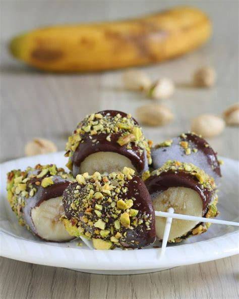 Decorazione con banana e cioccolato fondente