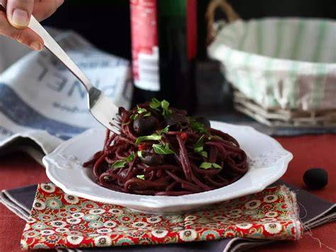 Spaghetti al vino rosso con cipolle
