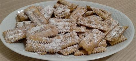 Chiacchiere di castagne fritte al miele